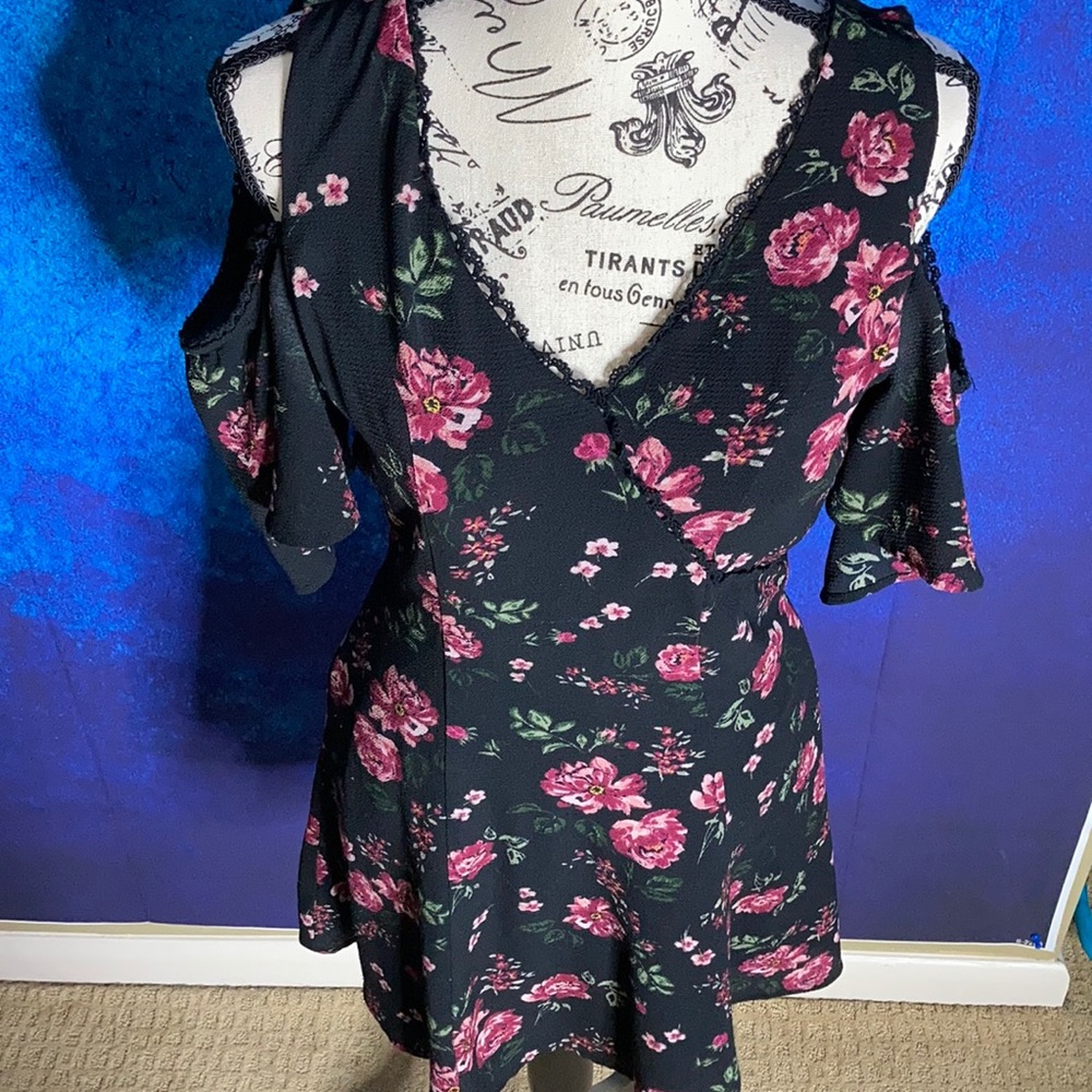 Floral Dress w/cut out shoulder